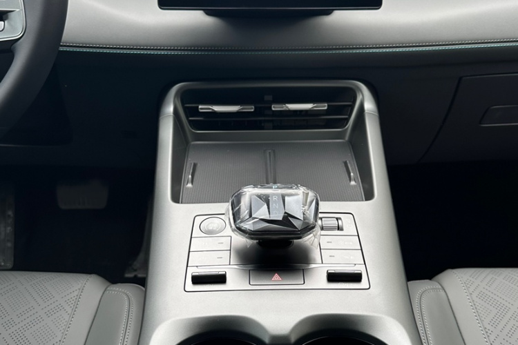 比亚迪 秦PLUS 2025款 DM-i 智驾版 55KM领先型中控内饰7004