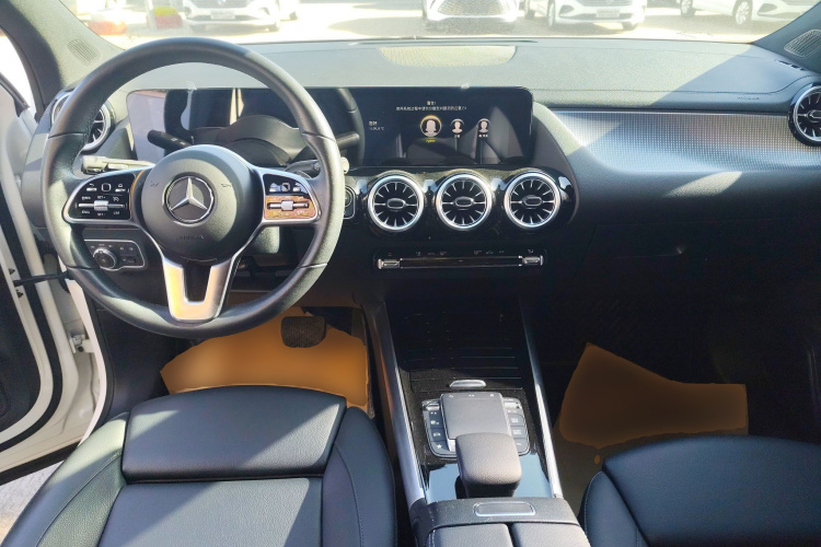 奔驰GLA 2022款 改款 GLA 200中控内饰12