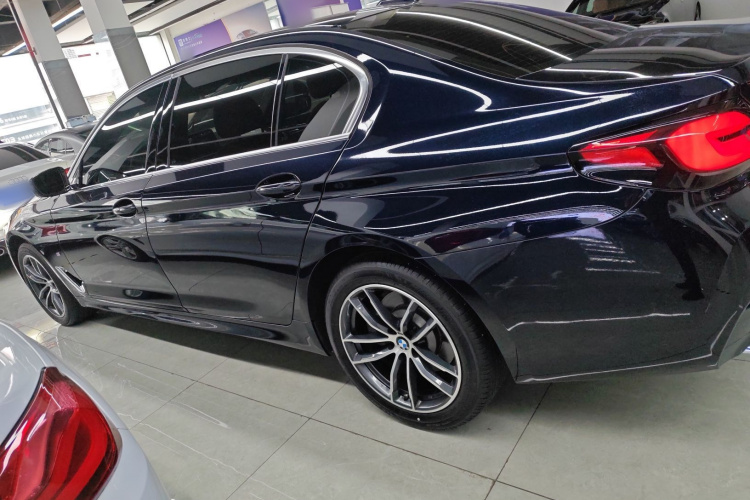 宝马5系 2022款 改款二 525Li M运动套装车身外观6003