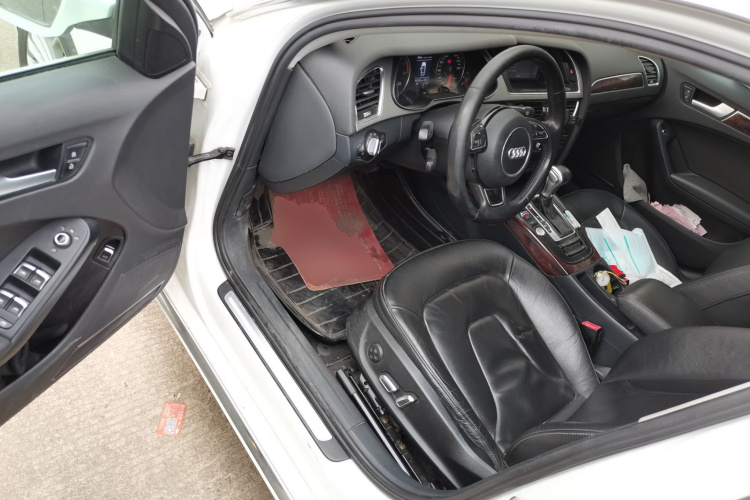 奥迪A4L 2016款 35 TFSI 自动舒适型中控内饰20