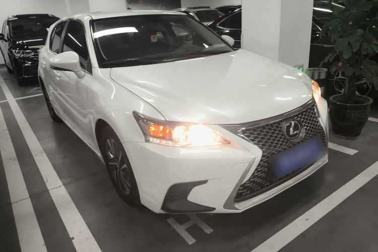 雷克萨斯CT 2017款 CT200h 精英版 单色 国V车身外观3