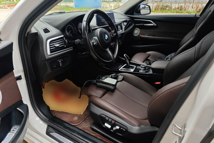 宝马1系 2021款 120i M运动曜夜版中控内饰20