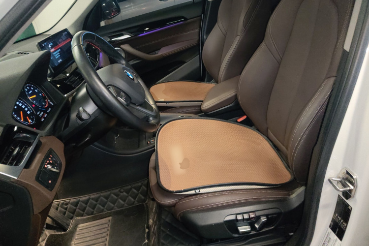 宝马X1 2021款 sDrive20Li 时尚型中控内饰19