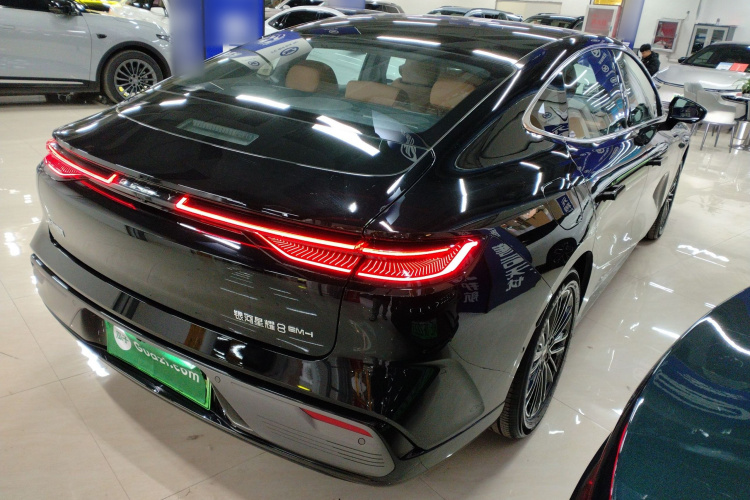 吉利银河 银河星耀8 2025款 130km EM-i 尊贵版车身外观6005