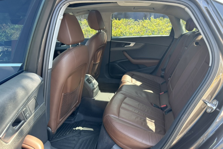 奥迪A4L 2017款 45 TFSI quattro 风尚型中控内饰7008