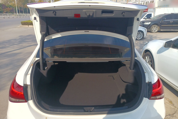 奔驰A级 2020款 改款 A 180 L 运动轿车特殊配置局部细节23