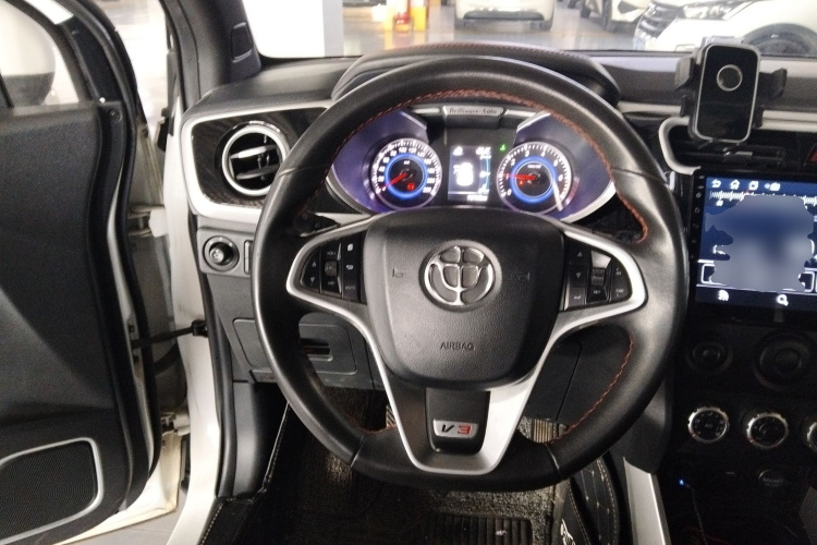 中华V3 2015款 1.5L 手动智能型中控内饰13