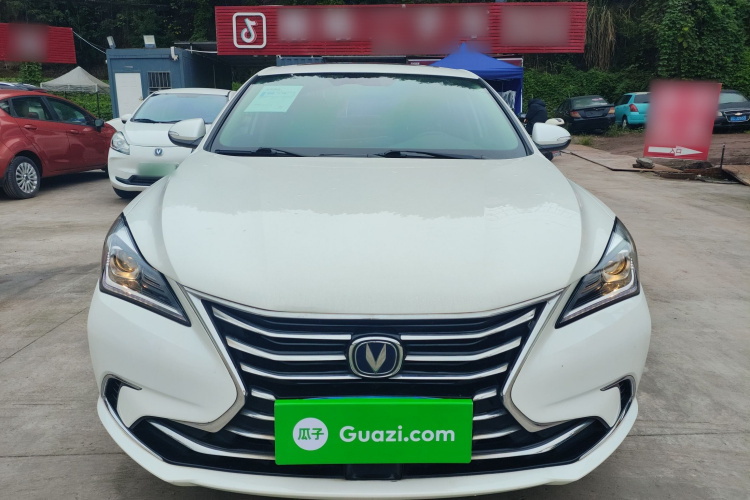 长安 逸动 2018款 1.6L GDI 手动领尚型车身外观2