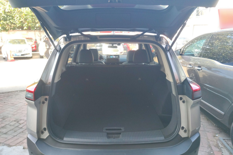 日产 奇骏 2023款 e-POWER 超混双电机四驱豪华版机舱底盘23