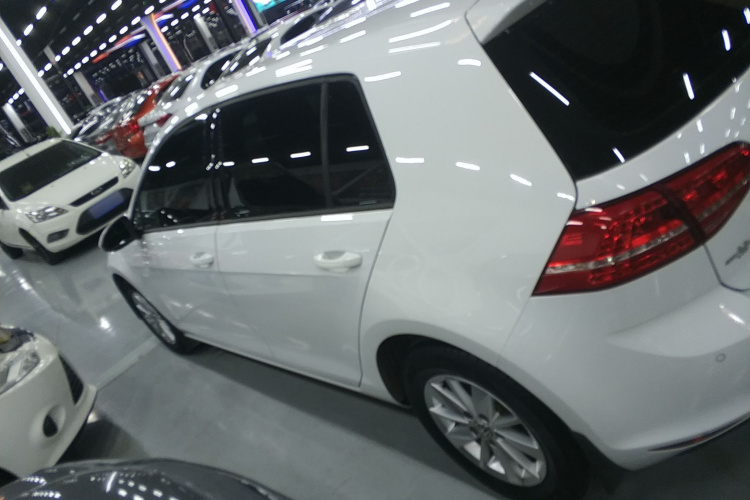 大众 高尔夫 2015款 1.6L 自动时尚型车身外观4