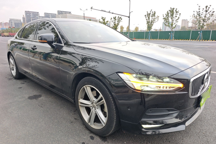 沃尔沃S90 2018款 T4 智远版车身外观3