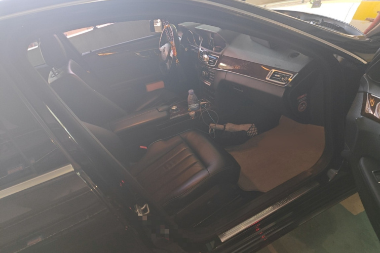 奔驰E级 2014款 E 260 L 豪华型局部细节9005