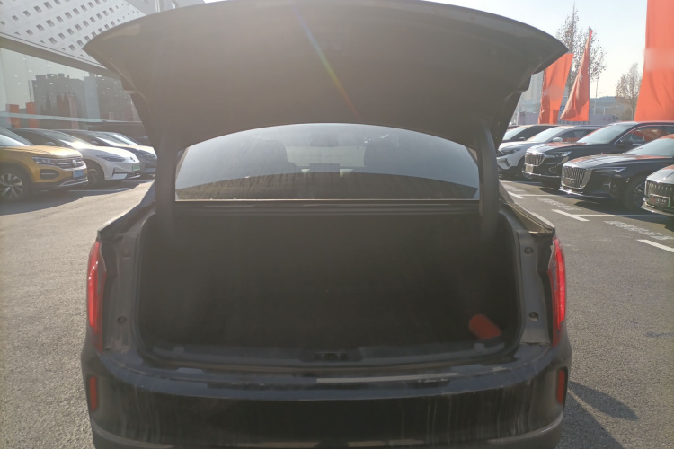 红旗E-QM5 2022款 431km 充电乐享版机舱底盘23