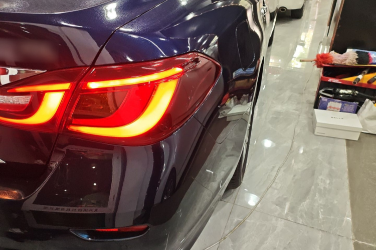 英菲尼迪Q70 2017款 Q70L 2.5L 精英版车身外观9