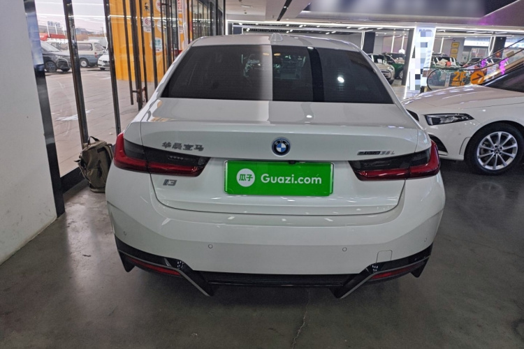 宝马i3 2022款 eDrive 35 L车身外观6