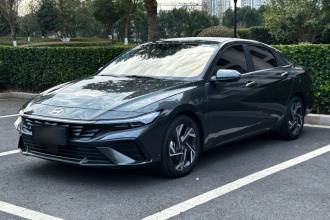 现代 伊兰特 2023款 1.5L CVT LUX尊贵版