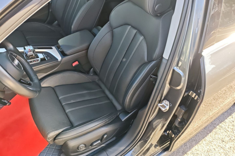 奥迪A4L 2020款 40 TFSI quattro 豪华动感型局部细节19