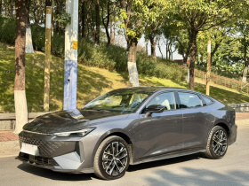 长安UNI-V 智电iDD 2024款 蓝鲸智电iDD 136km 智酷型