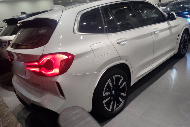 宝马iX3 2022款 领先型车身外观7