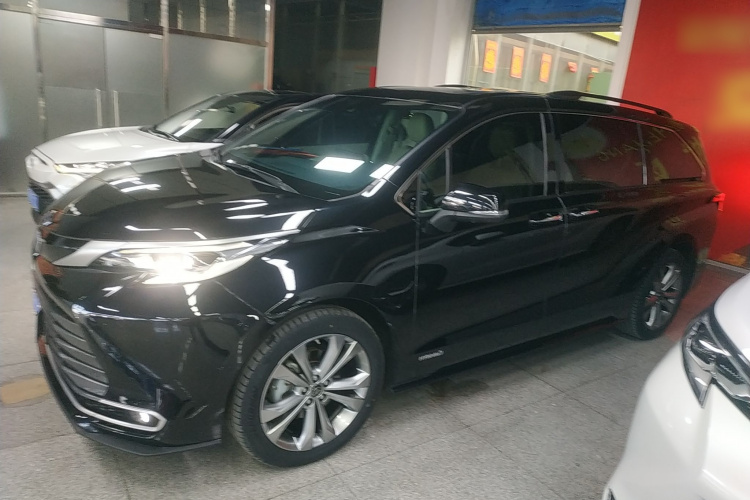 丰田 赛那SIENNA 2023款 2.5L混动 尊贵版车身外观6003