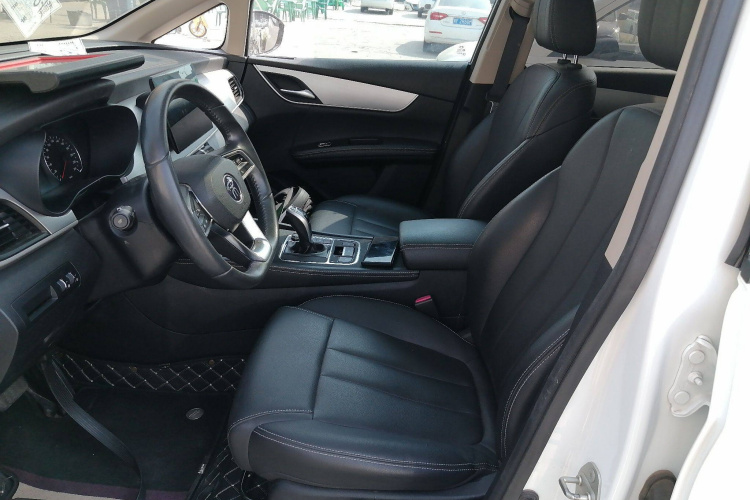 比亚迪 宋MAX 2021款 升级版 1.5T 自动豪华型 6座局部细节19