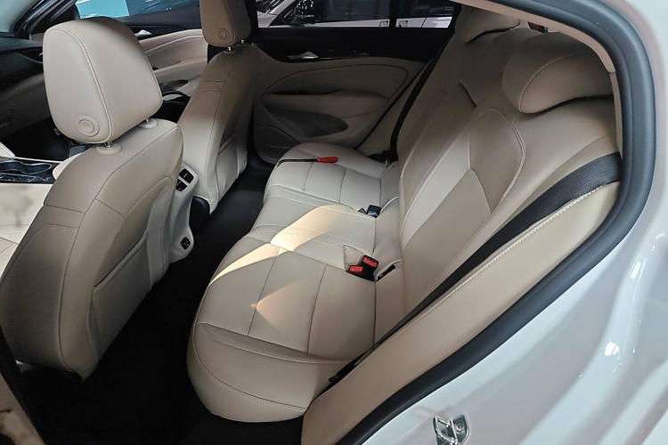 别克 君威 2020款 552T 精英型中控内饰7004