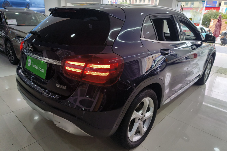 奔驰GLA 2018款 GLA 200 动感型车身外观7