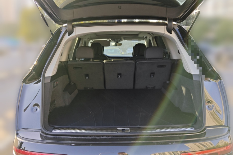 奥迪Q7 2023款 55 TFSI quattro S 尊贵型中控内饰23