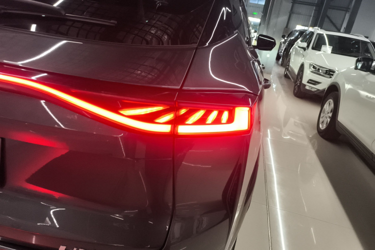 长安UNI-Z 2025款 1.5T 尊贵型车身外观6006