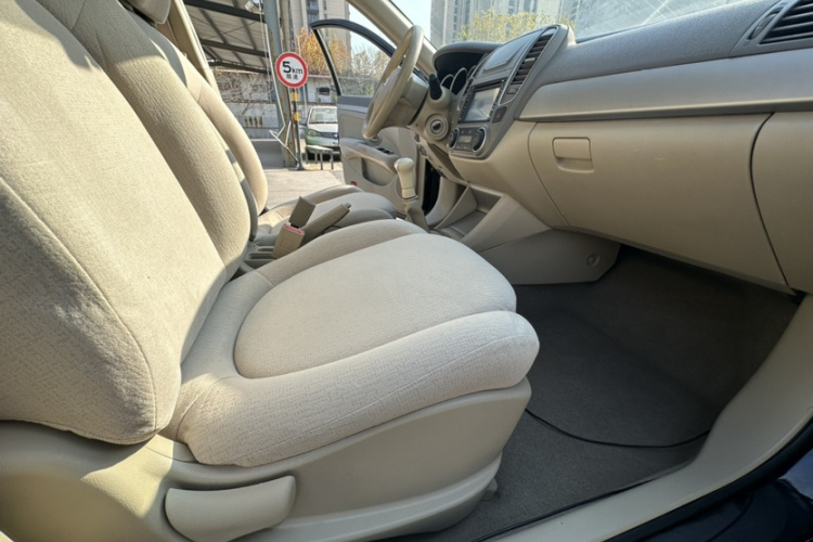 日产 轩逸 2012款 经典 1.6XE 手动舒适版中控内饰7002