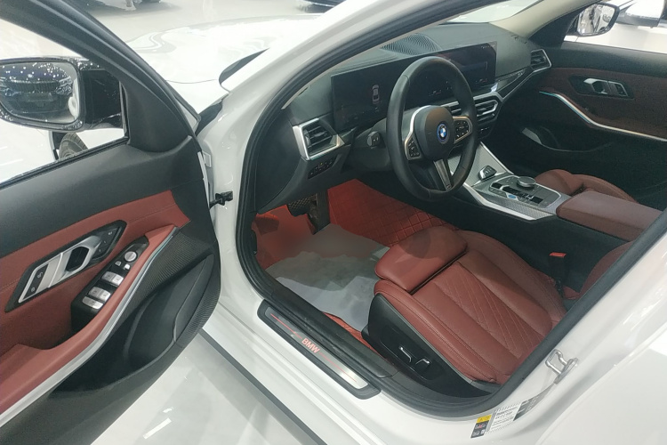 宝马i3 2024款 eDrive 40 L 曜夜套装中控内饰20