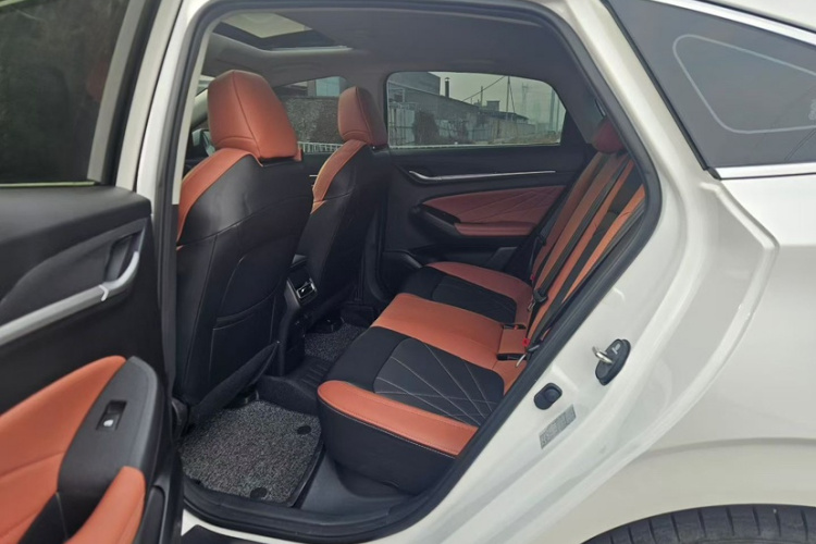 长安 逸动 2024款 PLUS 蓝鲸NE 1.4T GDI DCT高能版中控内饰7002