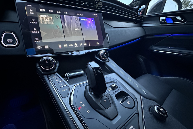 领克01 2021款 2.0TD 四驱暗夜版中控内饰7004
