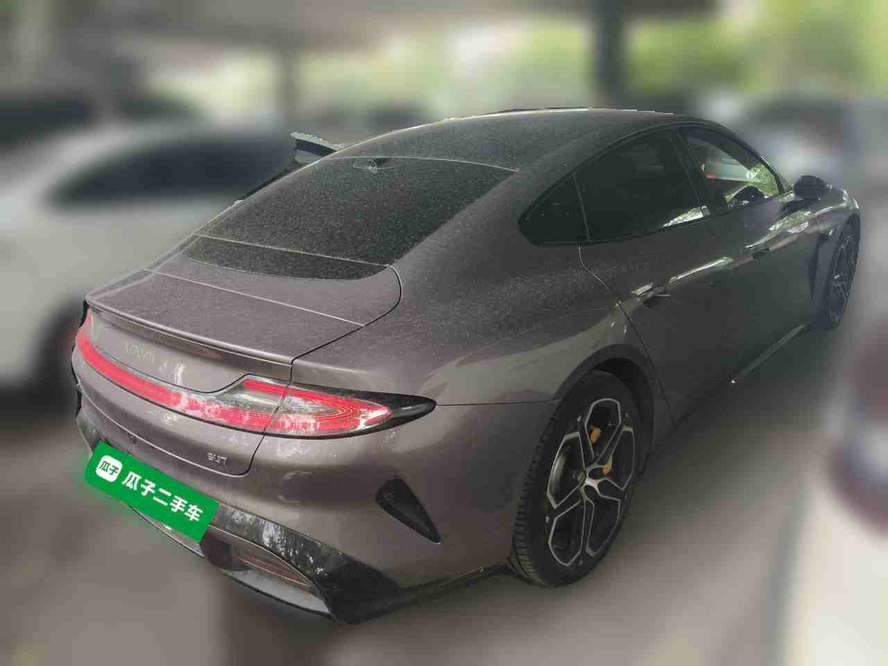 车辆右后45度外观展示