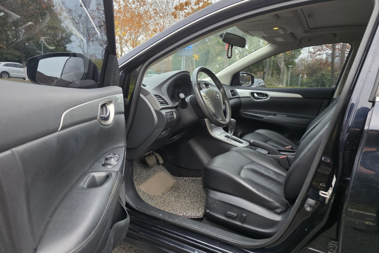 日产 轩逸 2014款 1.6XV CVT尊享版中控内饰7002
