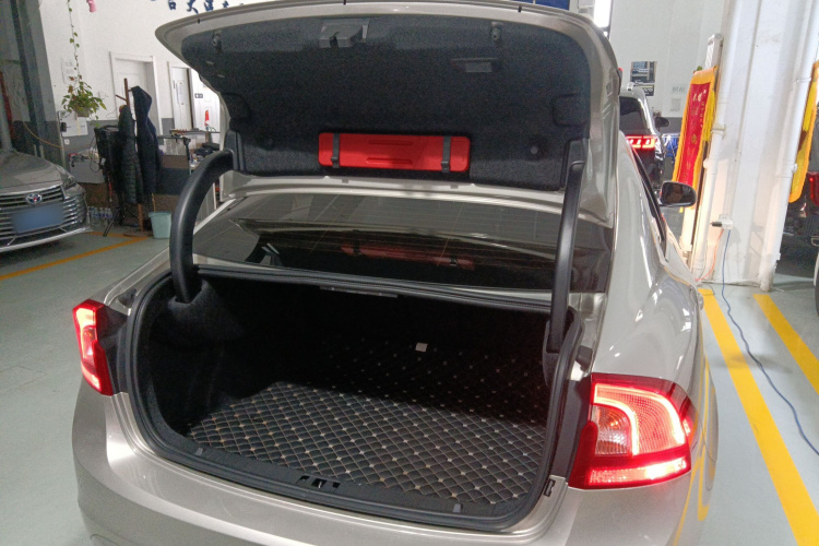 沃尔沃S60 2019款 S60L T3 智进版机舱底盘23