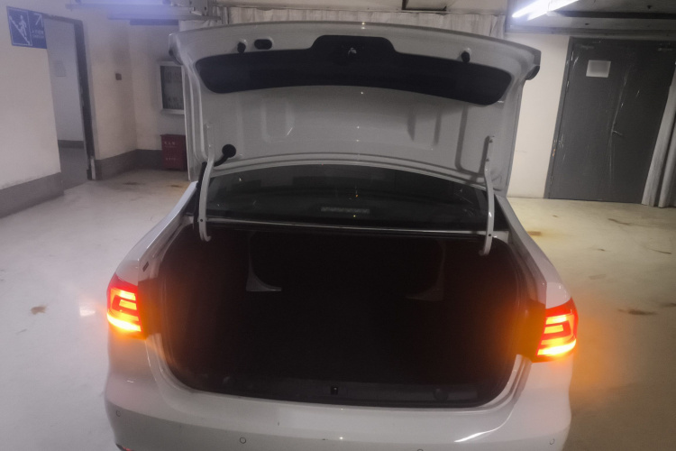 大众 2019款 朗逸启航 1.5L 自动风尚版 国VI机舱底盘23