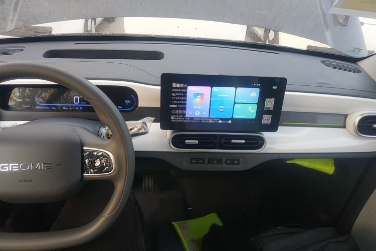 吉利银河 2025款 210km 熊猫卡丁中控内饰7002