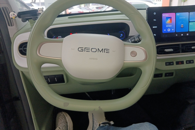 吉利银河 2025款 210km 熊猫骑士中控内饰13