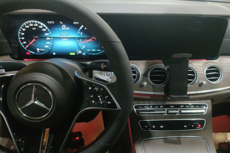 奔驰E级 2021款 E 260 L中控内饰12
