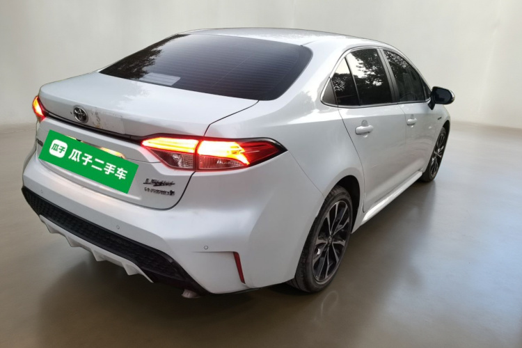 丰田 雷凌 2022款 双擎 1.8H E-CVT运动版车身外观7