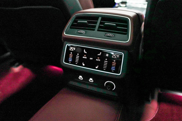 奥迪A7L 2024款 45 TFSI quattro 黑武士版中控内饰7006