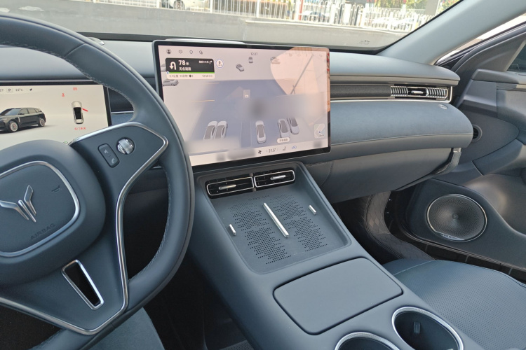 岚图汽车 岚图FREE 2025款 FREE+ 后驱乾崑版中控内饰7002