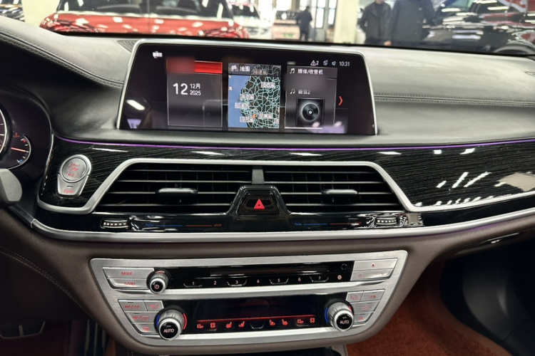 宝马7系 2018款 730Li 尊享型 M运动套装局部细节16