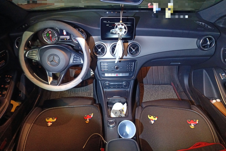 奔驰CLA 2019款 CLA 200 时尚型中控内饰12