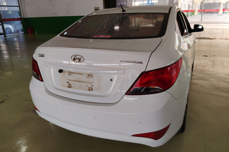 现代 瑞纳 2016款 1.4L 手动智能型GLS车身外观6004