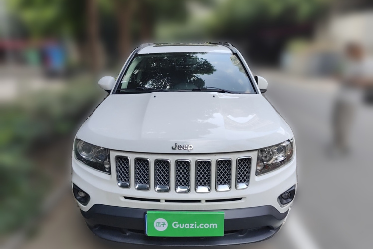 Jeep 指南者(进口) 2013款 2.0L 两驱豪华版车身外观2