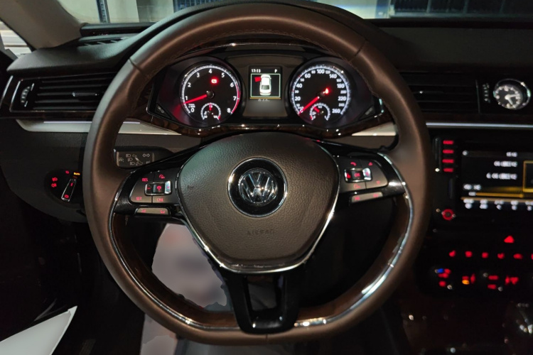 大众 帕萨特 2017款 380TSI DSG旗舰版局部细节13