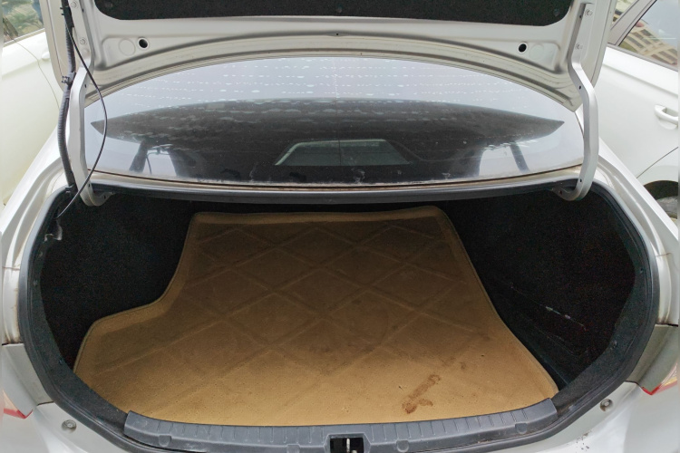 丰田 卡罗拉 2011款 1.6L 自动GL局部细节23