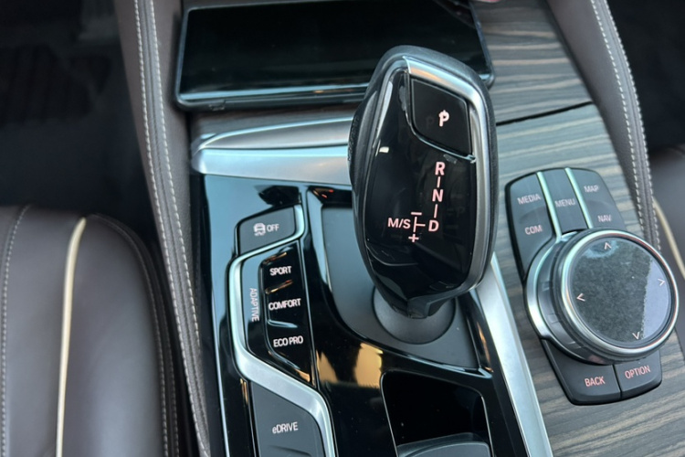 宝马5系新能源 2019款 530Le 豪华套装中控内饰7007